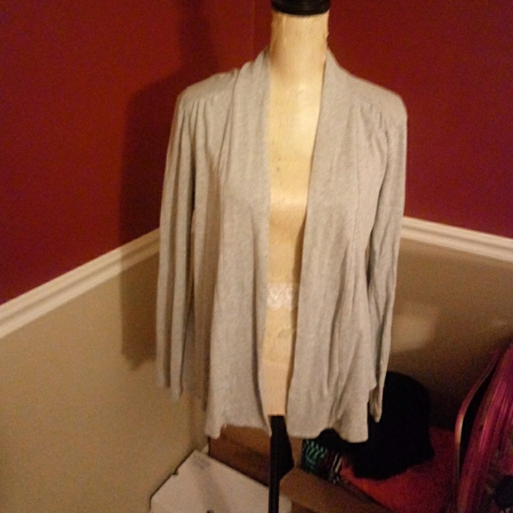Long sleeved gray cardigan
